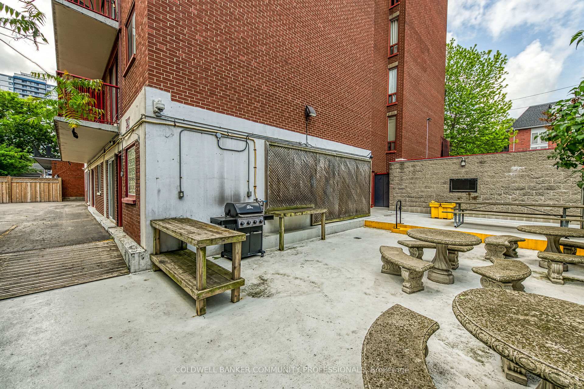 1 Bedroom Condo at 141 Catharine, Hamilton For sale