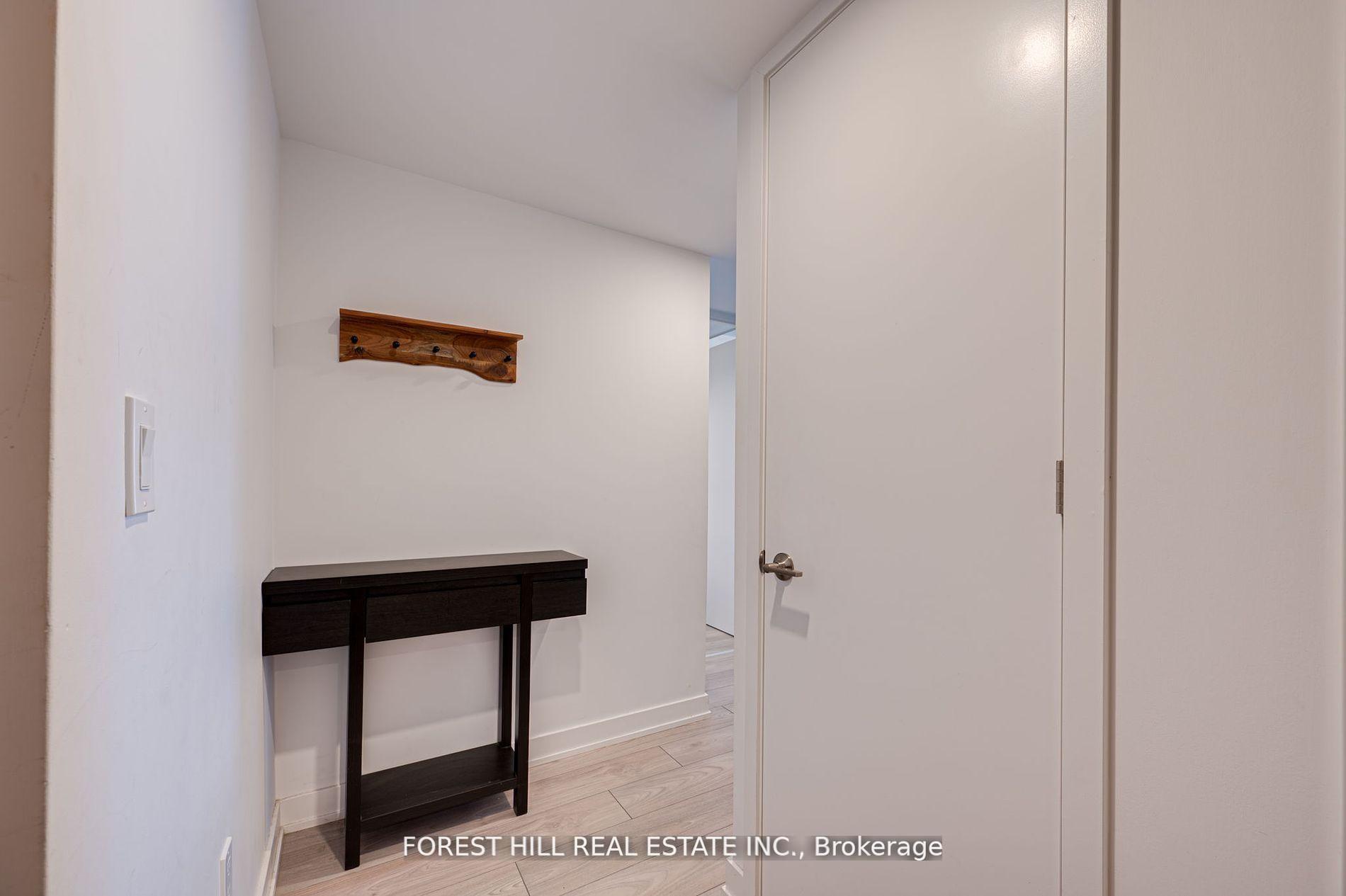 2 Bedrooms Condo at 8 Tippett, Toronto For sale
