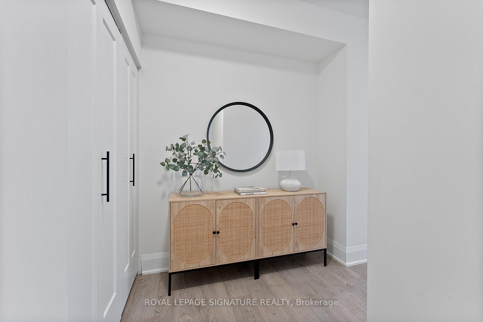 2 Bedrooms Condo at 30 Roehampton, Toronto For sale