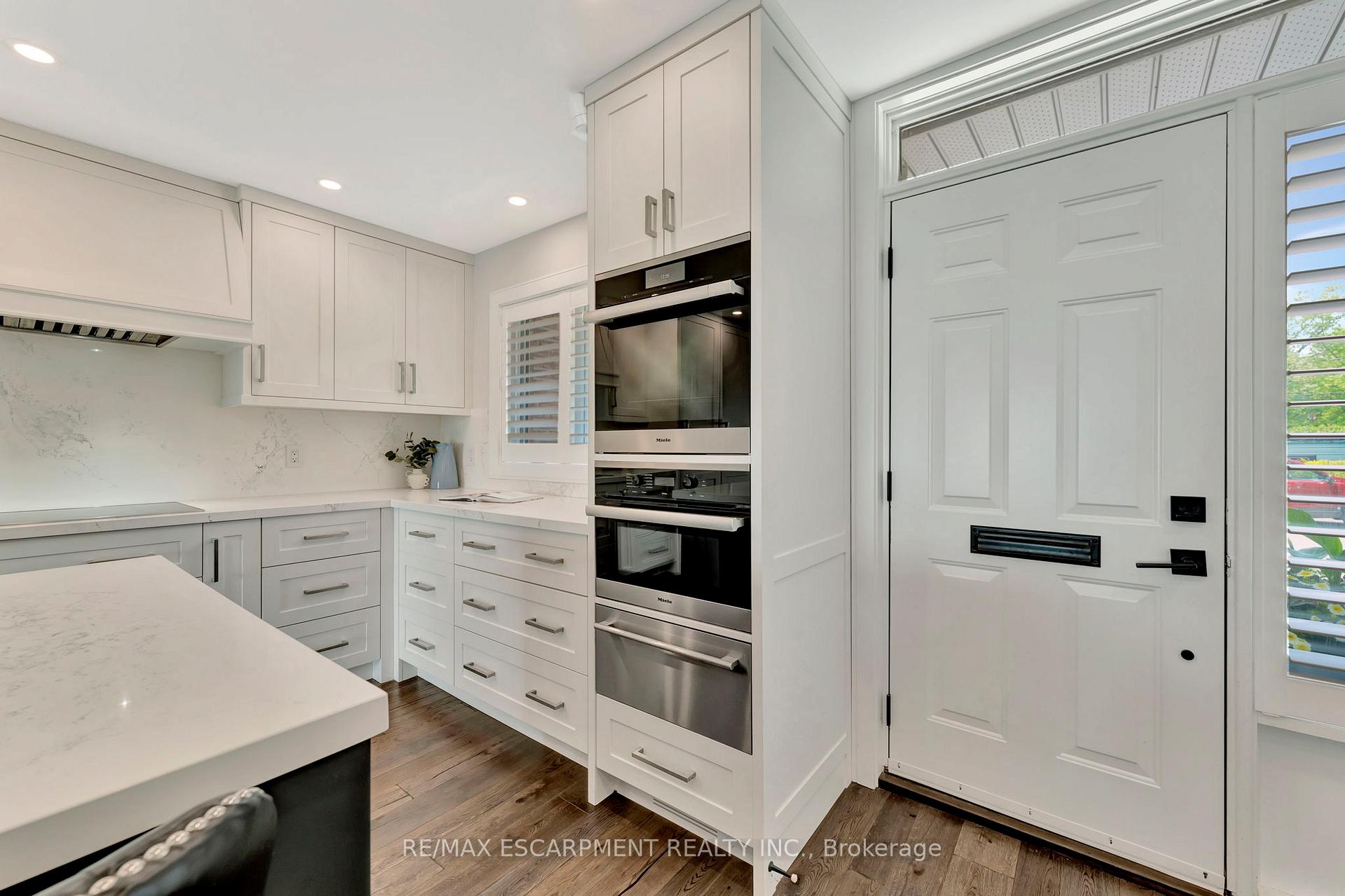 1 Bedroom Condo at 2136 Old Lakeshore, Burlington For sale