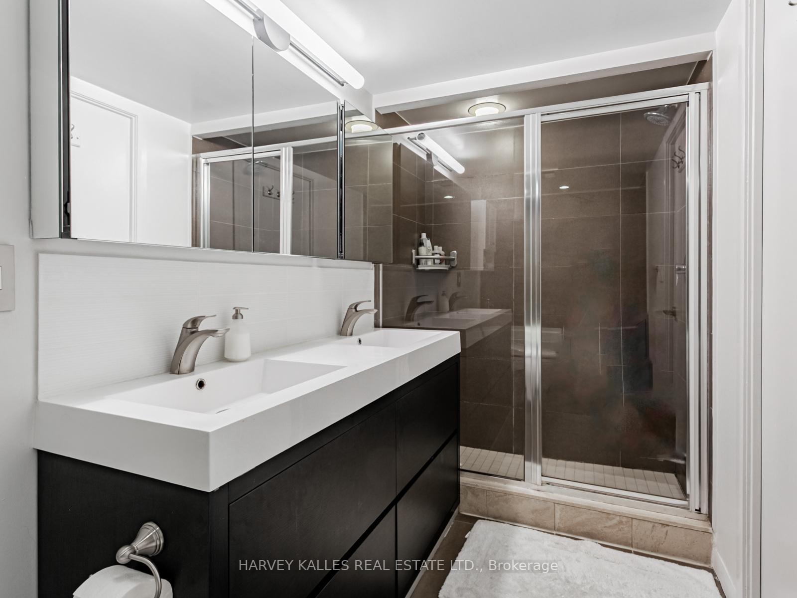 3 Bedrooms Condo at 96 St Patrick, Toronto For sale