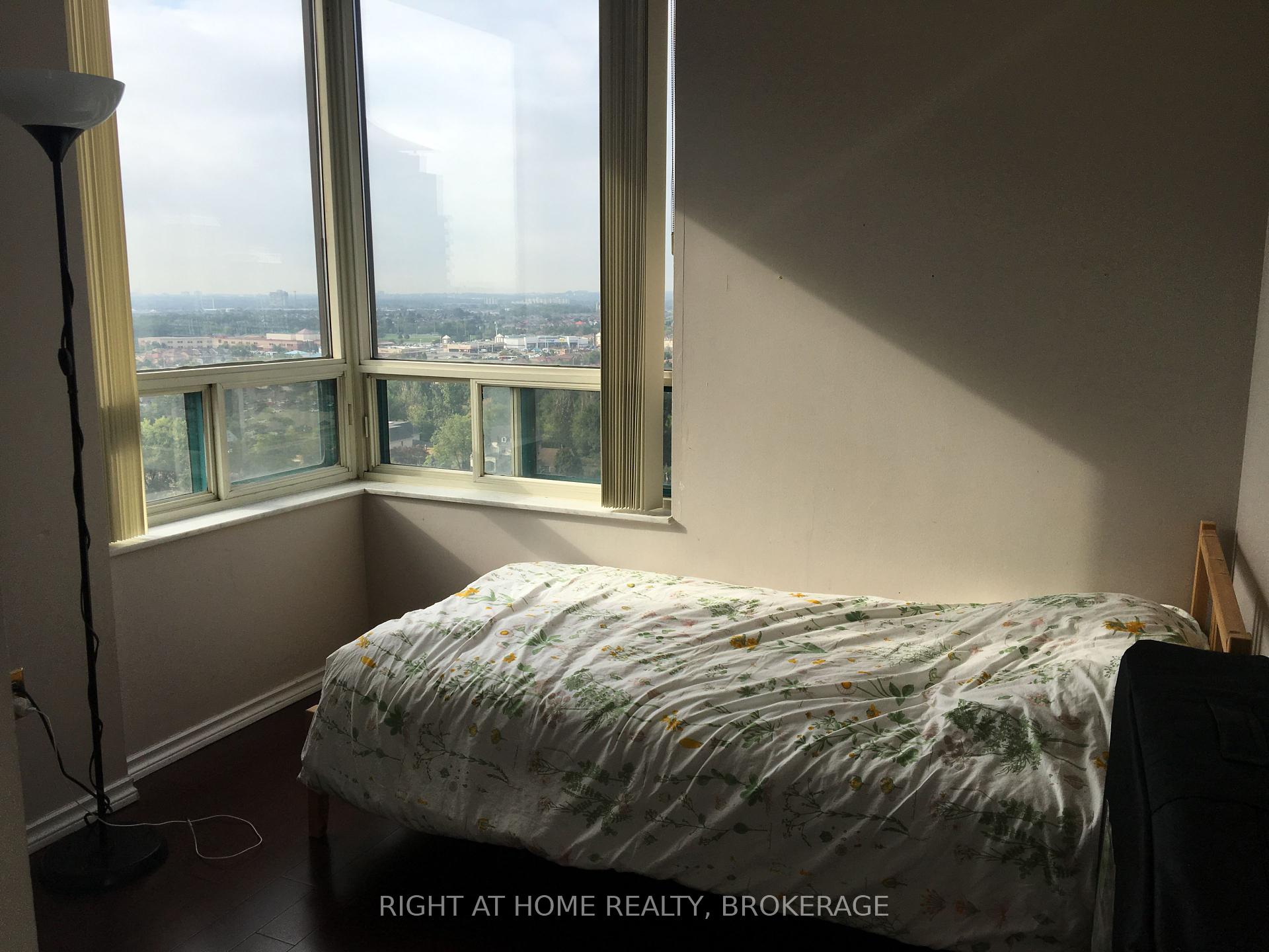 2 Bedrooms Condo at 285 Enfield, Mississauga For sale