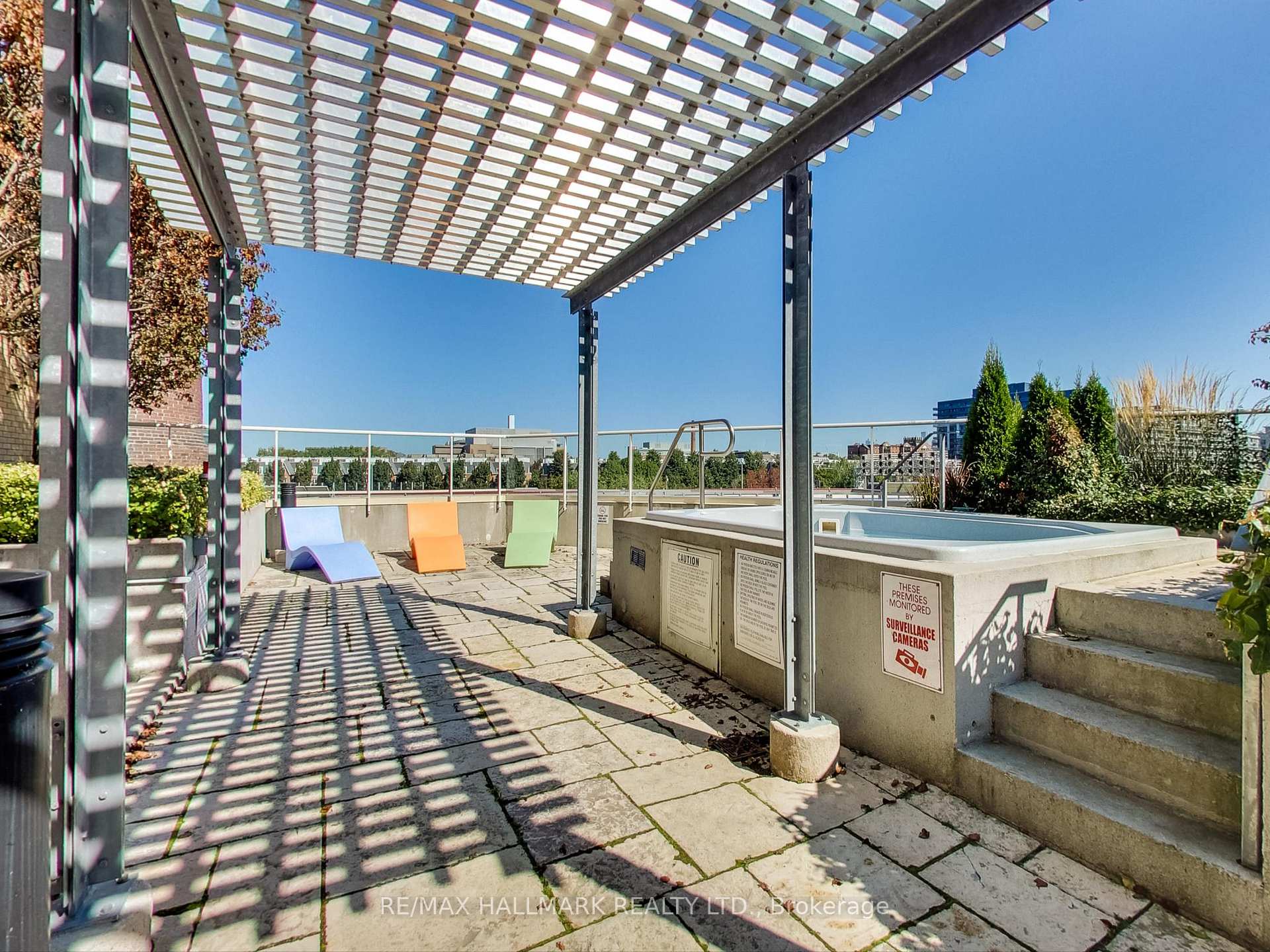 2 Bedrooms Condo at 43 Hanna, Toronto For sale
