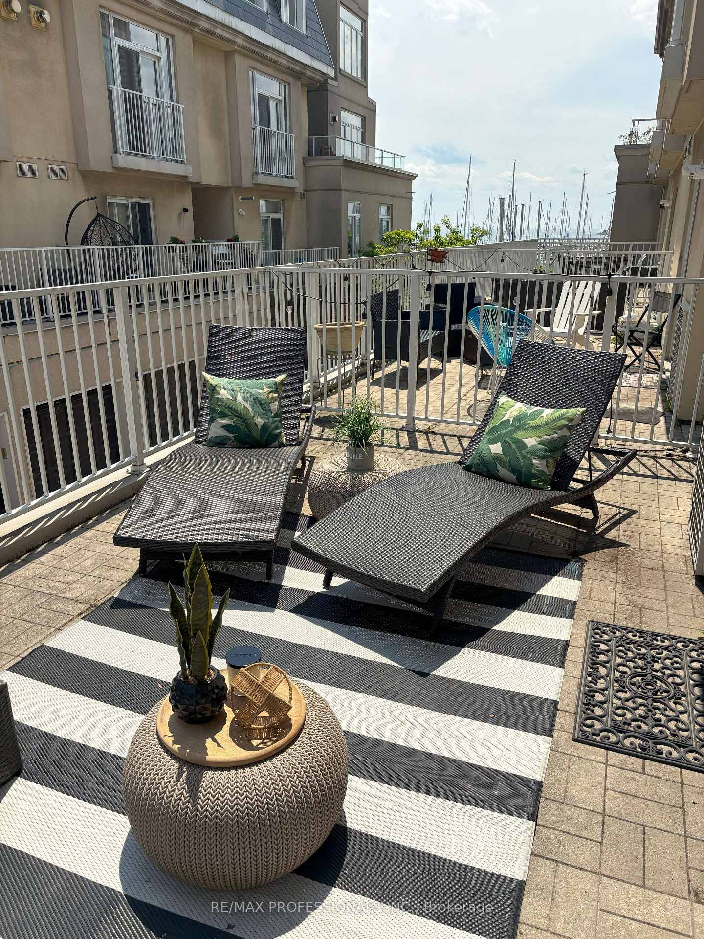 2 Bedrooms Condo at 36 Stadium, Toronto For sale