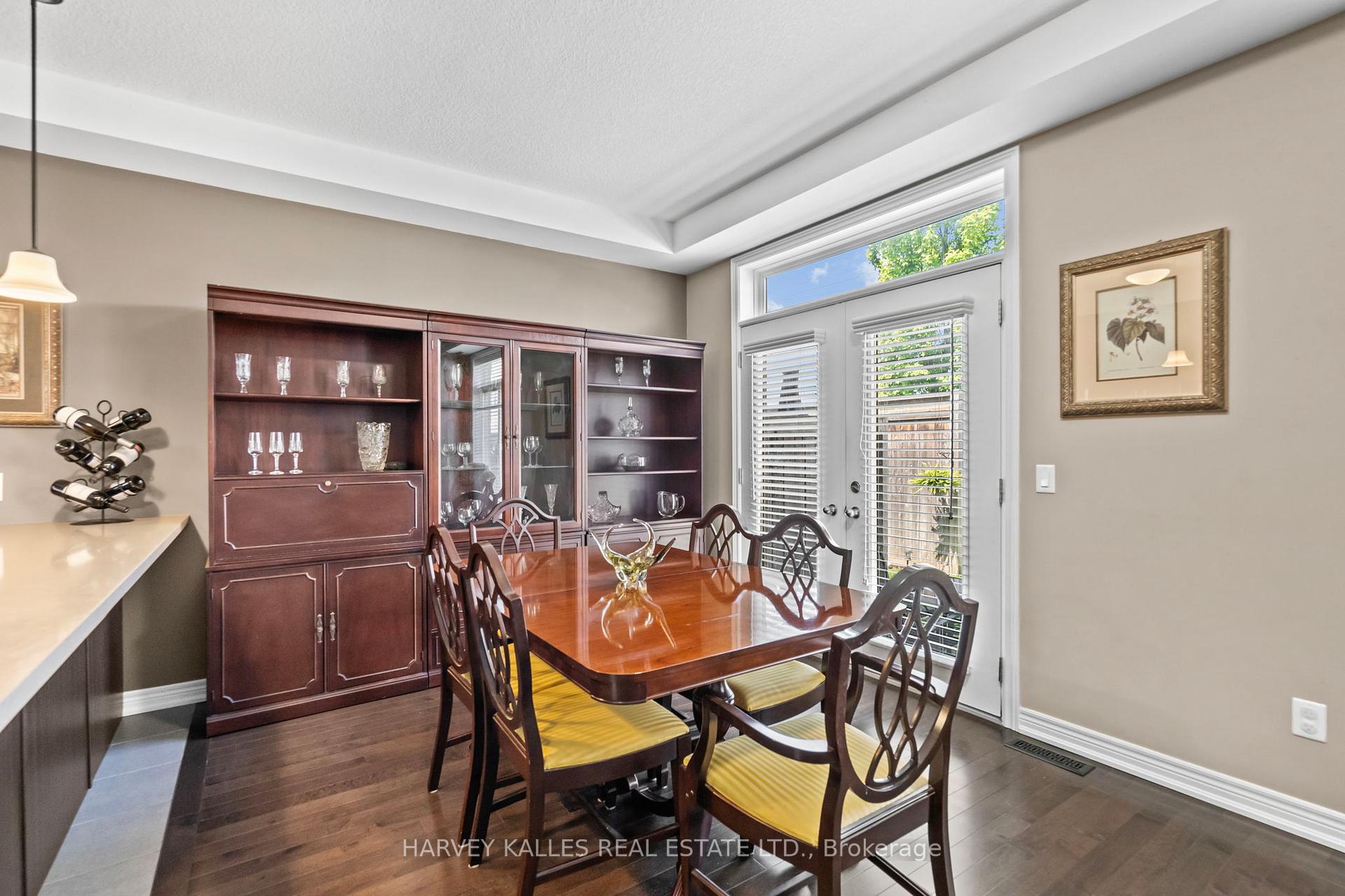 3 Bedrooms Condo at 3003 Glover, Burlington For sale
