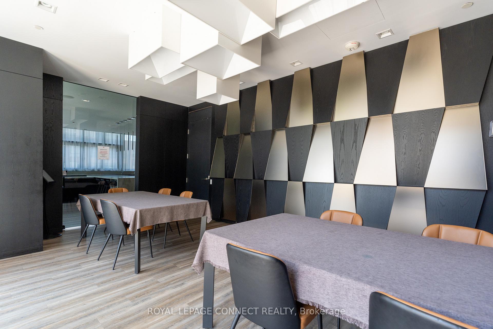 2 Bedrooms Condo at 8 Eglinton, Toronto For sale
