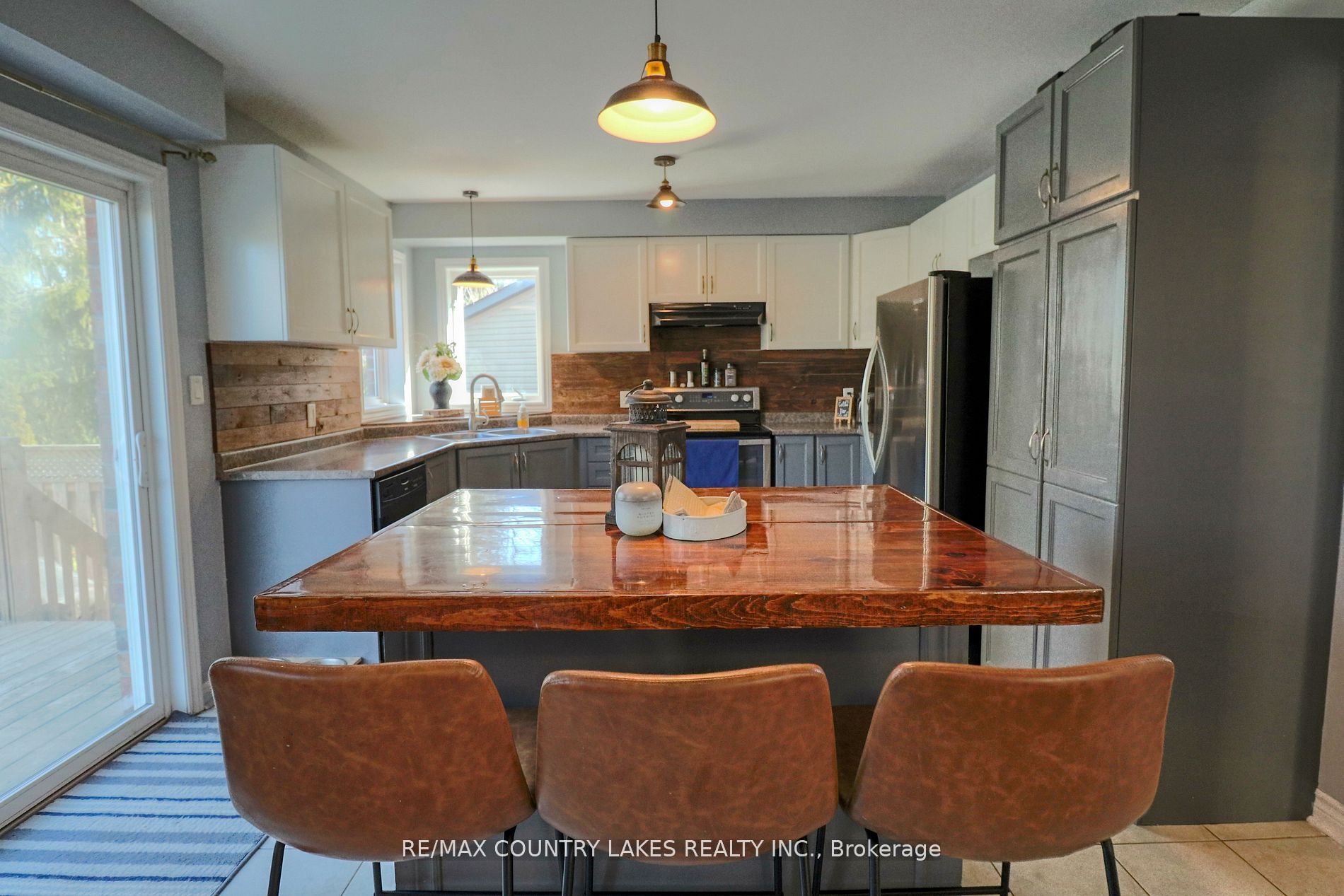 8 Fallingbrook Crescent