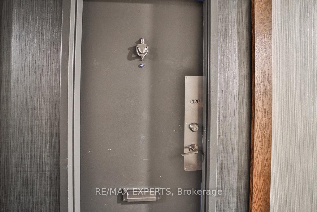 2 Bedrooms Condo at 551 The West Mall,  Toronto For sale