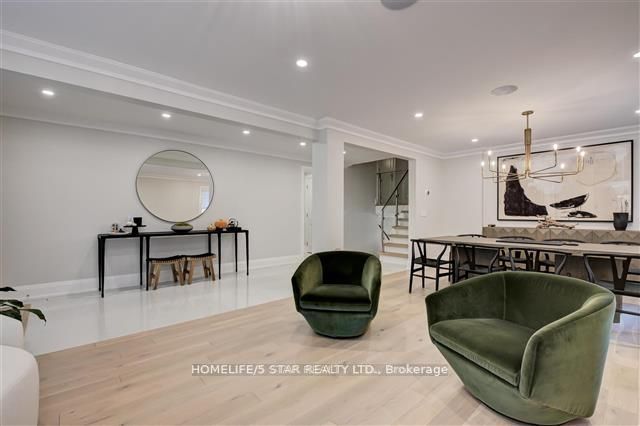 7 KINGSBOROUGH Crescent