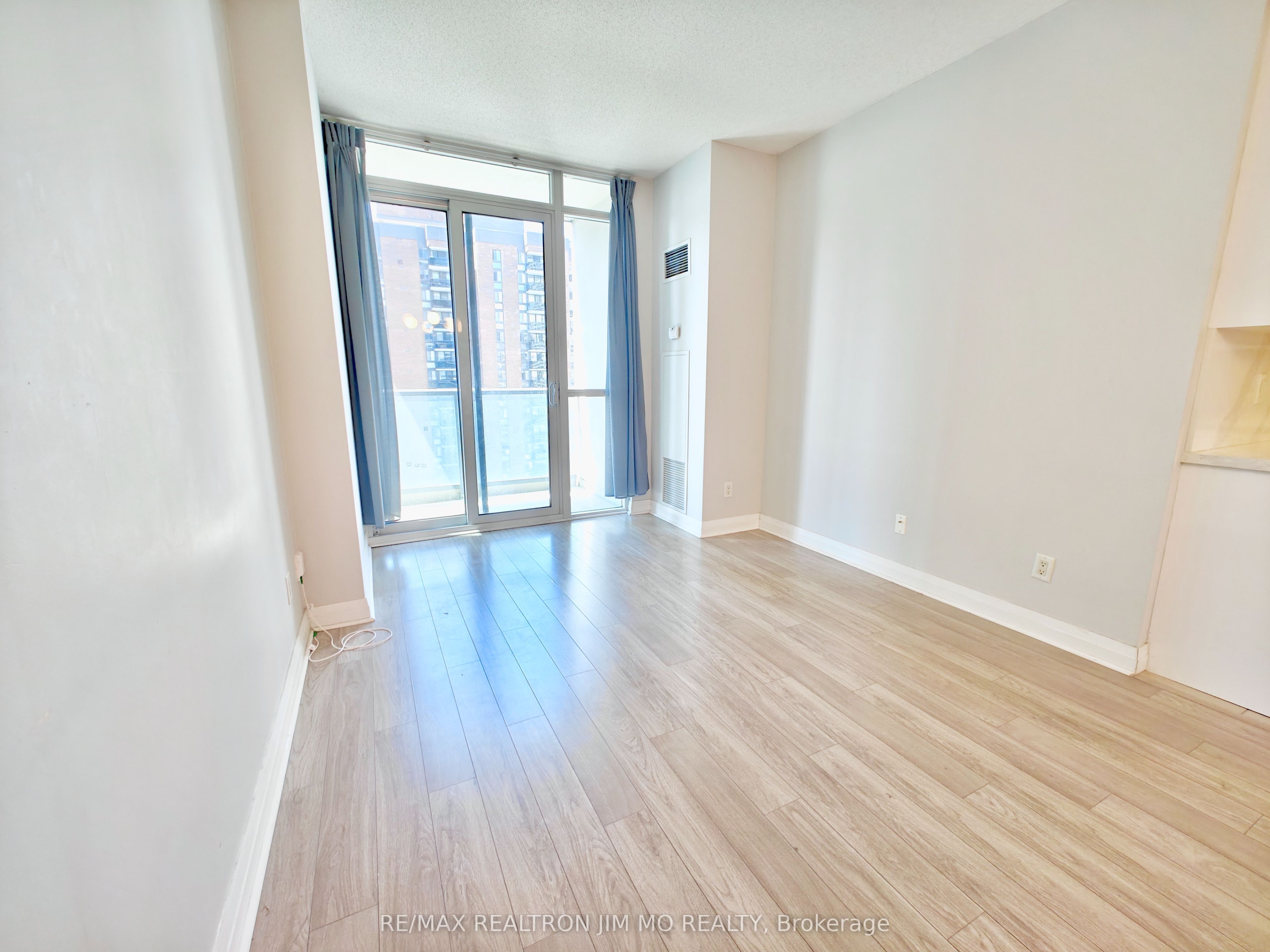 1121 Bay Street, #1401