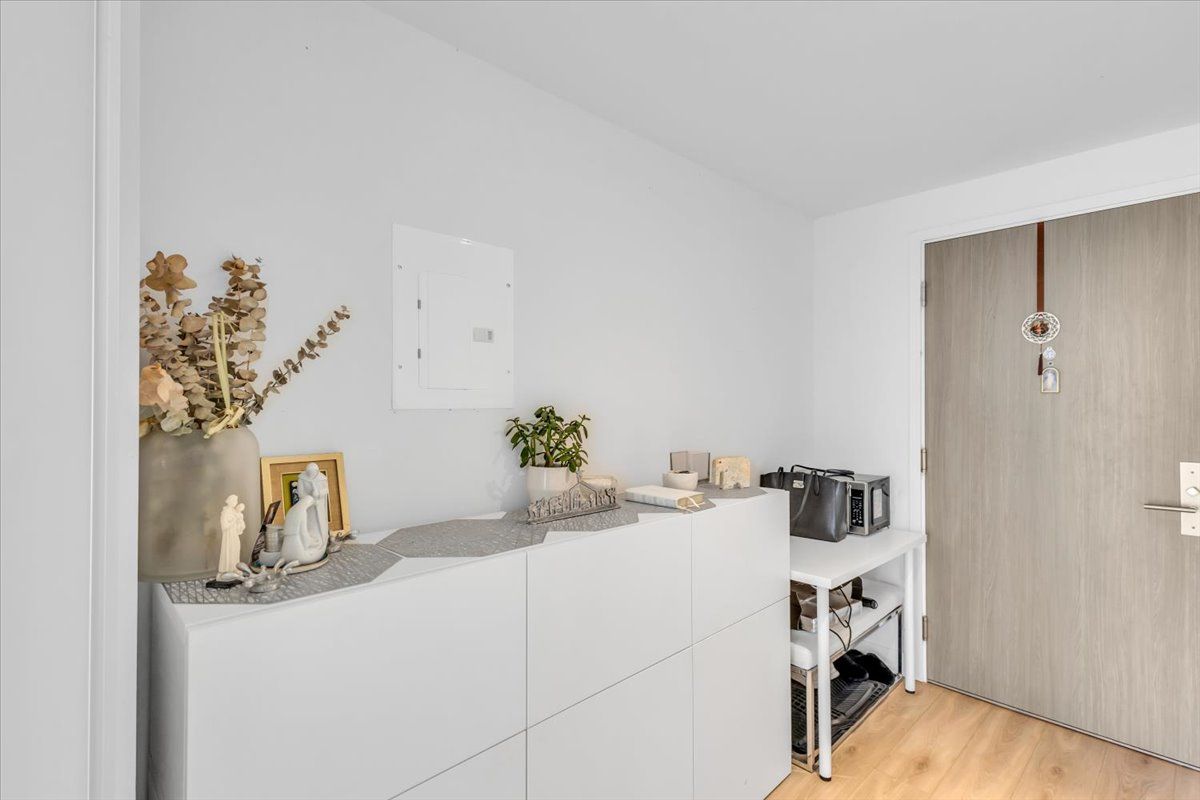 161 Roehampton Avenue 3301
