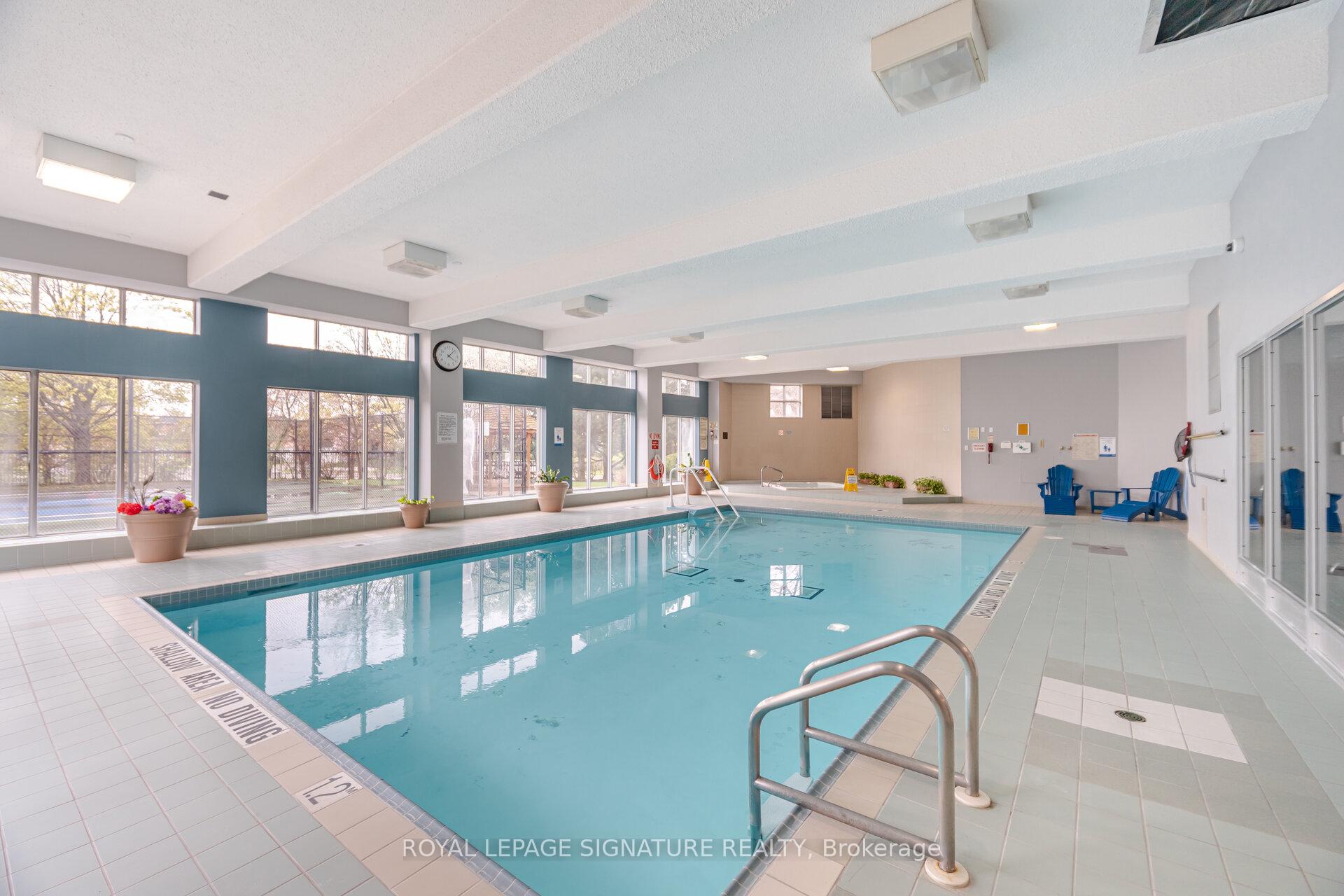 3 Bedrooms Condo at 50 Kingsbridge Garden, Mississauga For sale