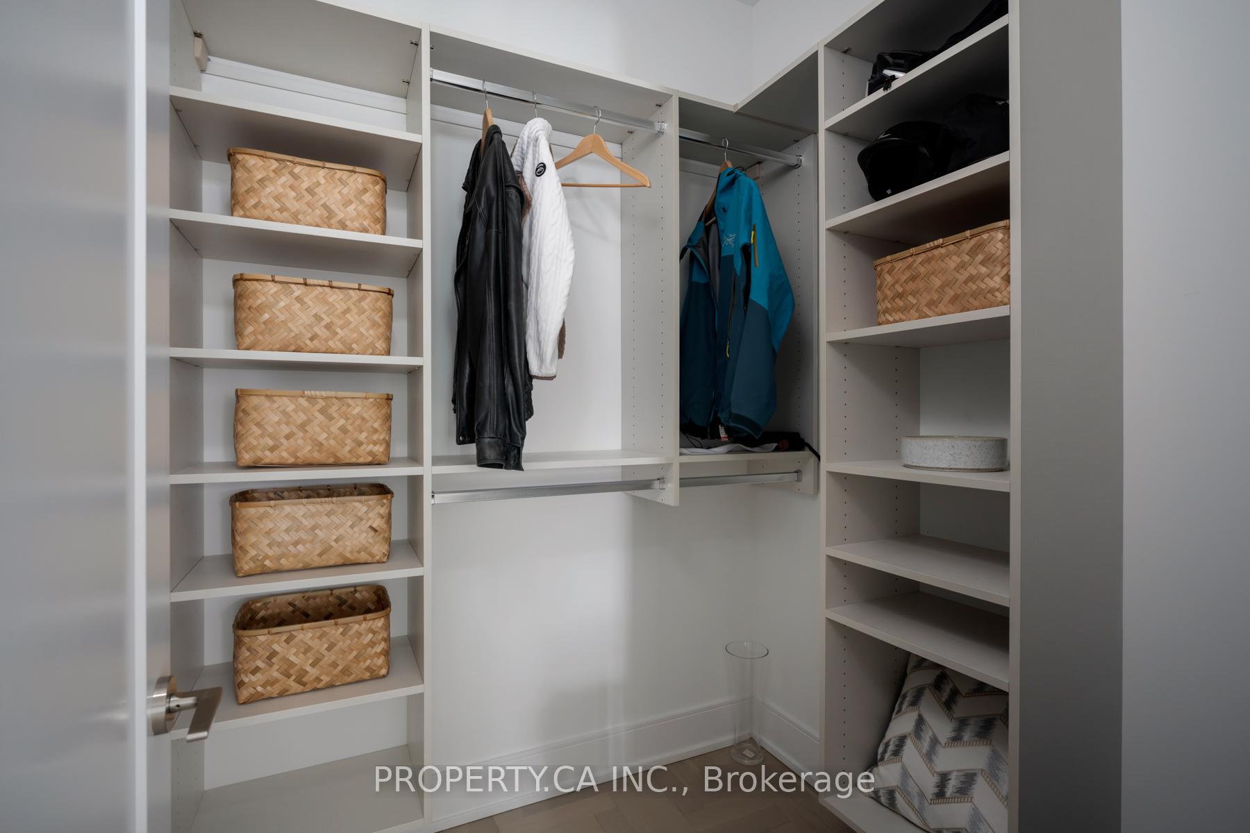 3 Bedrooms Condo at 1 Edgewater, Toronto For sale