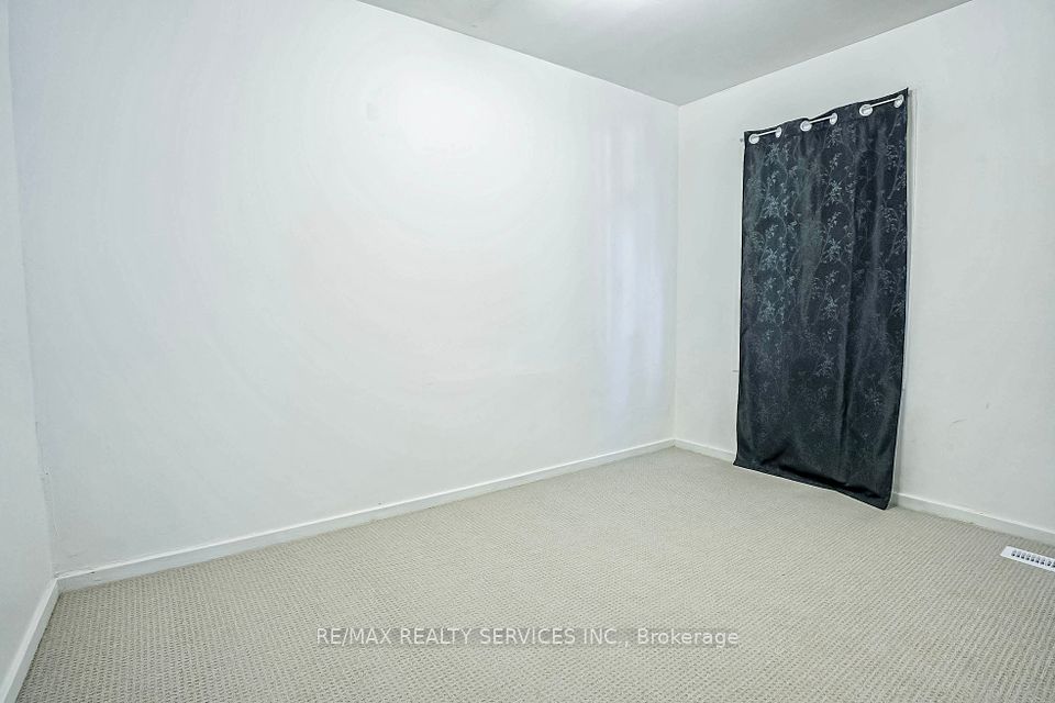 https://trreb-image.ampre.ca/VgpoDNxIxvnJYJdP3VAZgU2kuJyRRh9SZtPZI3DpDYk/rs:fit:960:960/wm:.5:so:0:50:.4/wmsh:10/wmt:PHNwYW4gZm9yZWdyb3VuZD0nd2hpdGUnIGZvbnQ9JzY4Jz5SRS9NQVggUkVBTFRZIFNFUlZJQ0VTIElOQy4sIEJyb2tlcmFnZTwvc3Bhbj4/L3RycmViL2xpc3RpbmdzLzQwLzgyLzMwLzYyL3AvMzdhMzczMjktN2FmZS00NTQxLWFjNmYtMTNiNGYxNjEyODNhLmpwZw.jpg