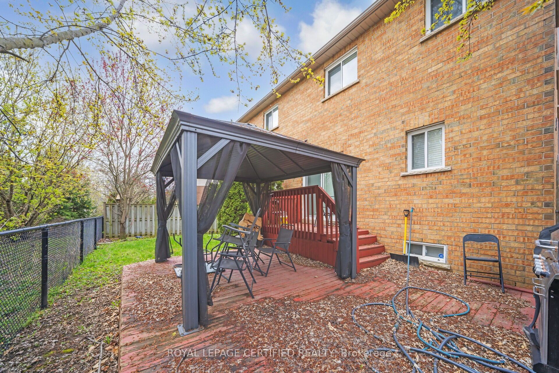 12 Sunnybrook Crescent