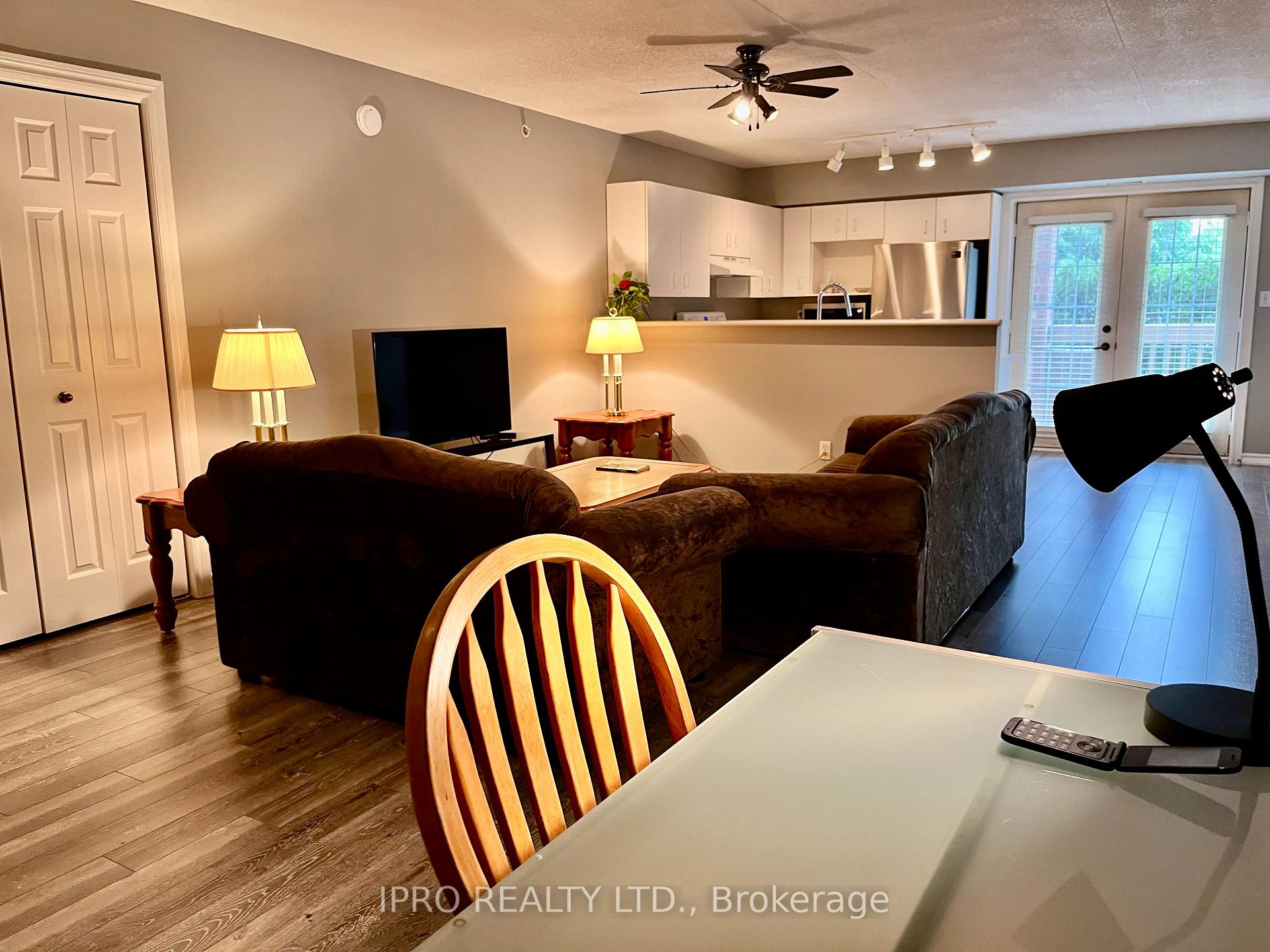 2 Bedrooms Condo at 4013 Kilmer, Burlington For sale