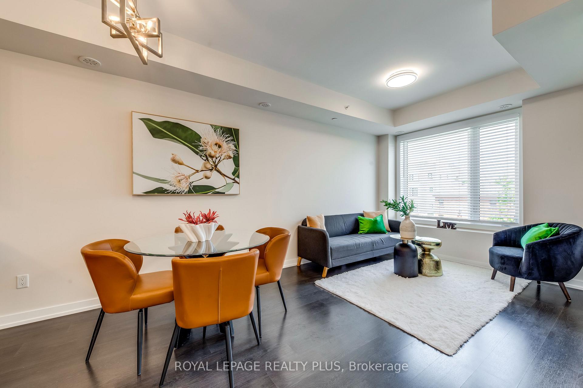 2 Bedrooms Condo at 10 Drummond, Toronto For sale