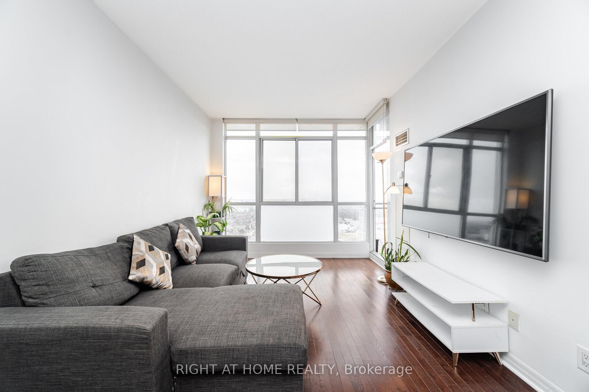 2 Bedrooms Condo at 225 Webb, Mississauga For sale