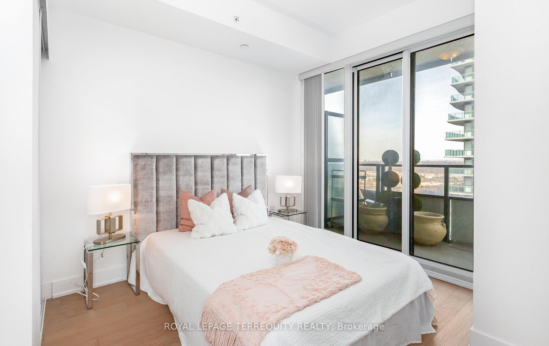 2 Bedrooms Condo at 30 Shore Breeze,  Toronto For sale