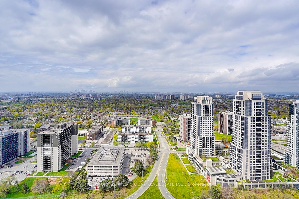 2 Bedrooms Condo at 5 Valhalla Inn, Toronto For sale