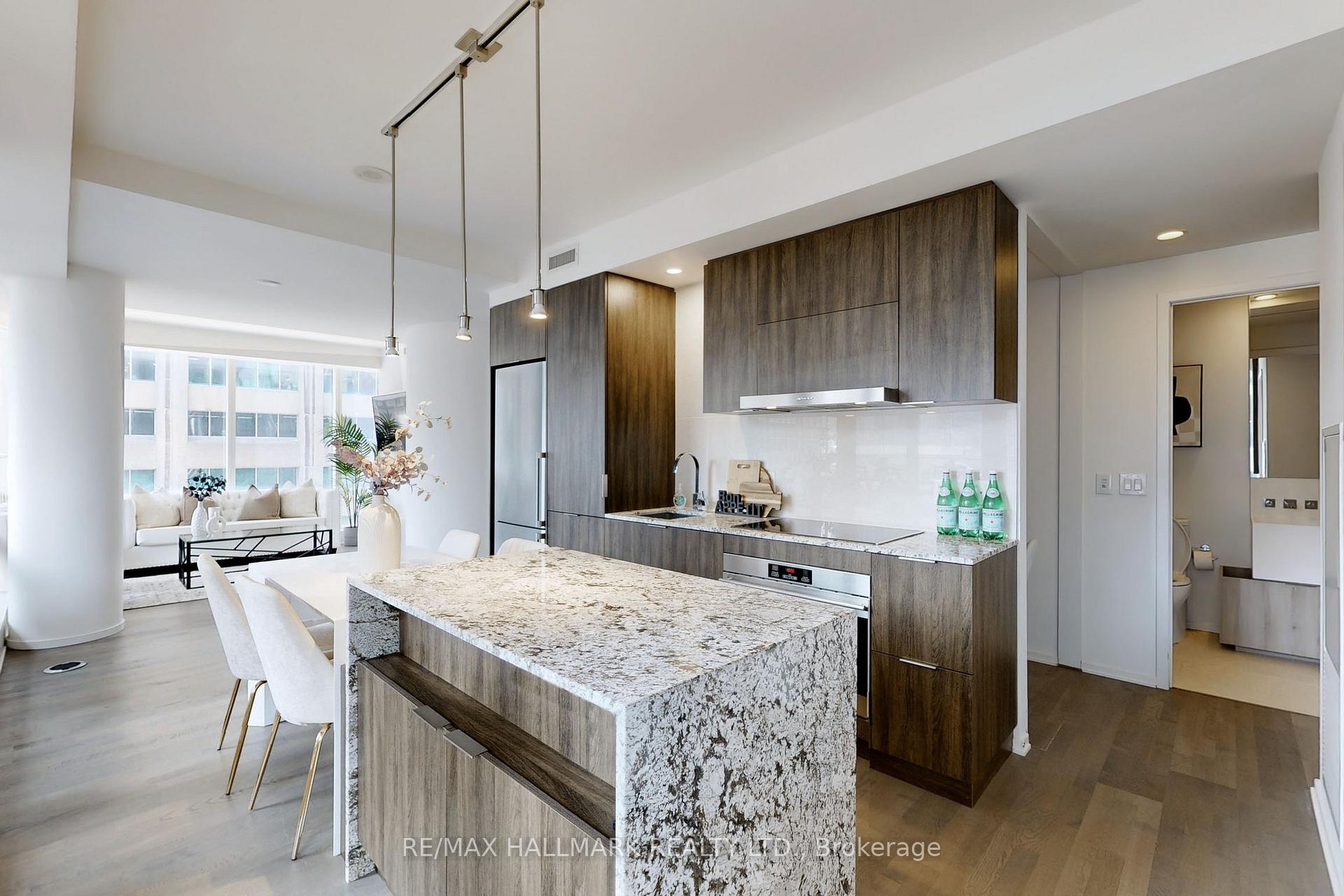 3 Bedrooms Condo at 1 Bloor,  Toronto For sale