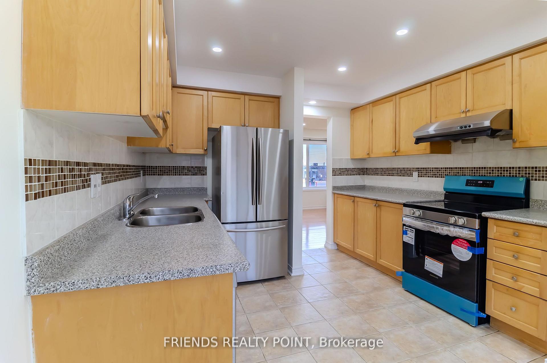 4 Bedrooms Condo at 1075 Ellesmere, Toronto For sale