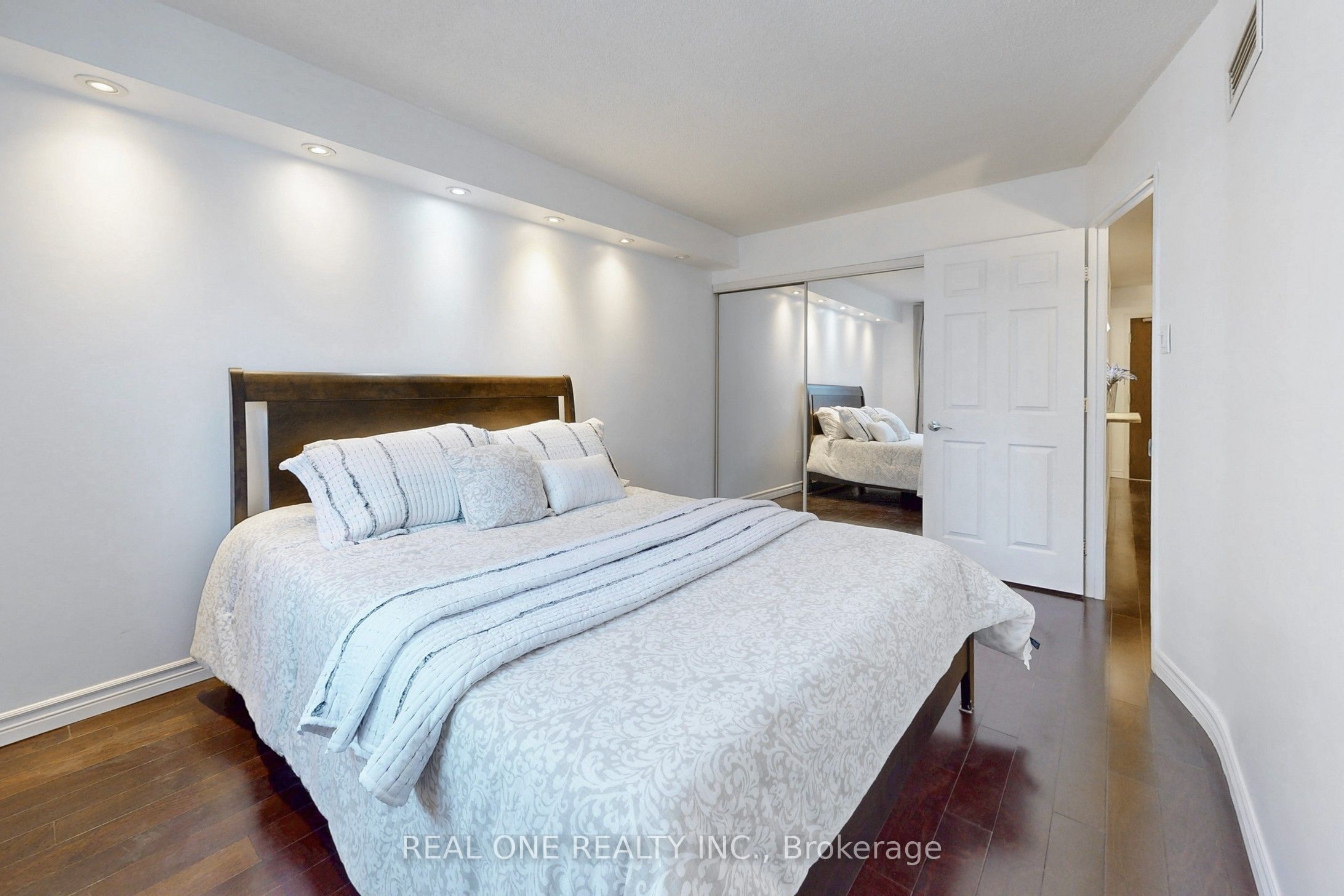 1055 Bay Street, #1816