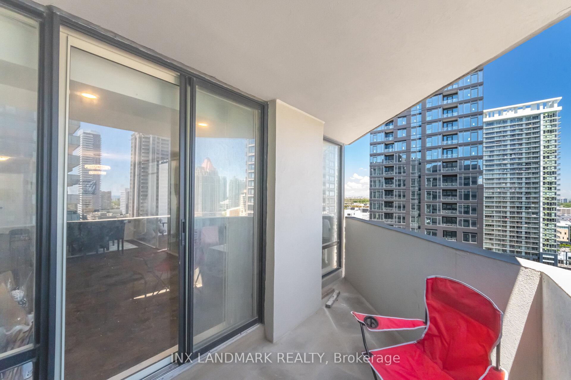 3 Bedrooms Condo at 330 Rathburn, Mississauga For sale