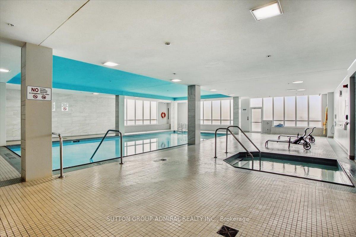 2 Bedrooms Condo at 95 North Park, Vaughan For sale