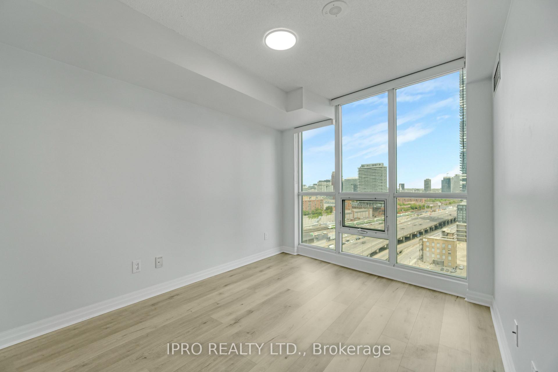 2 Bedrooms Condo at 16 Yonge, Toronto For sale