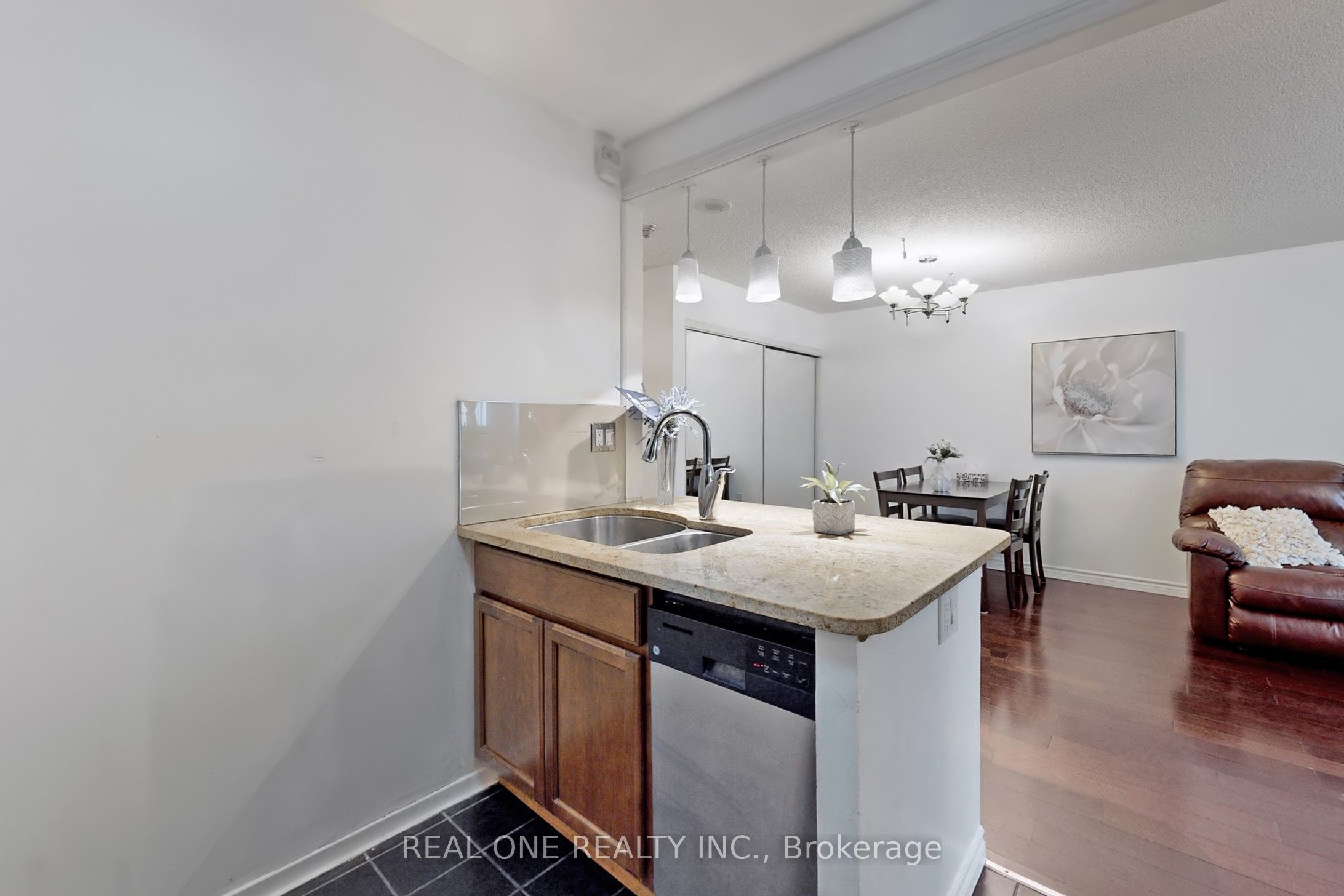 1055 Bay Street, #1816