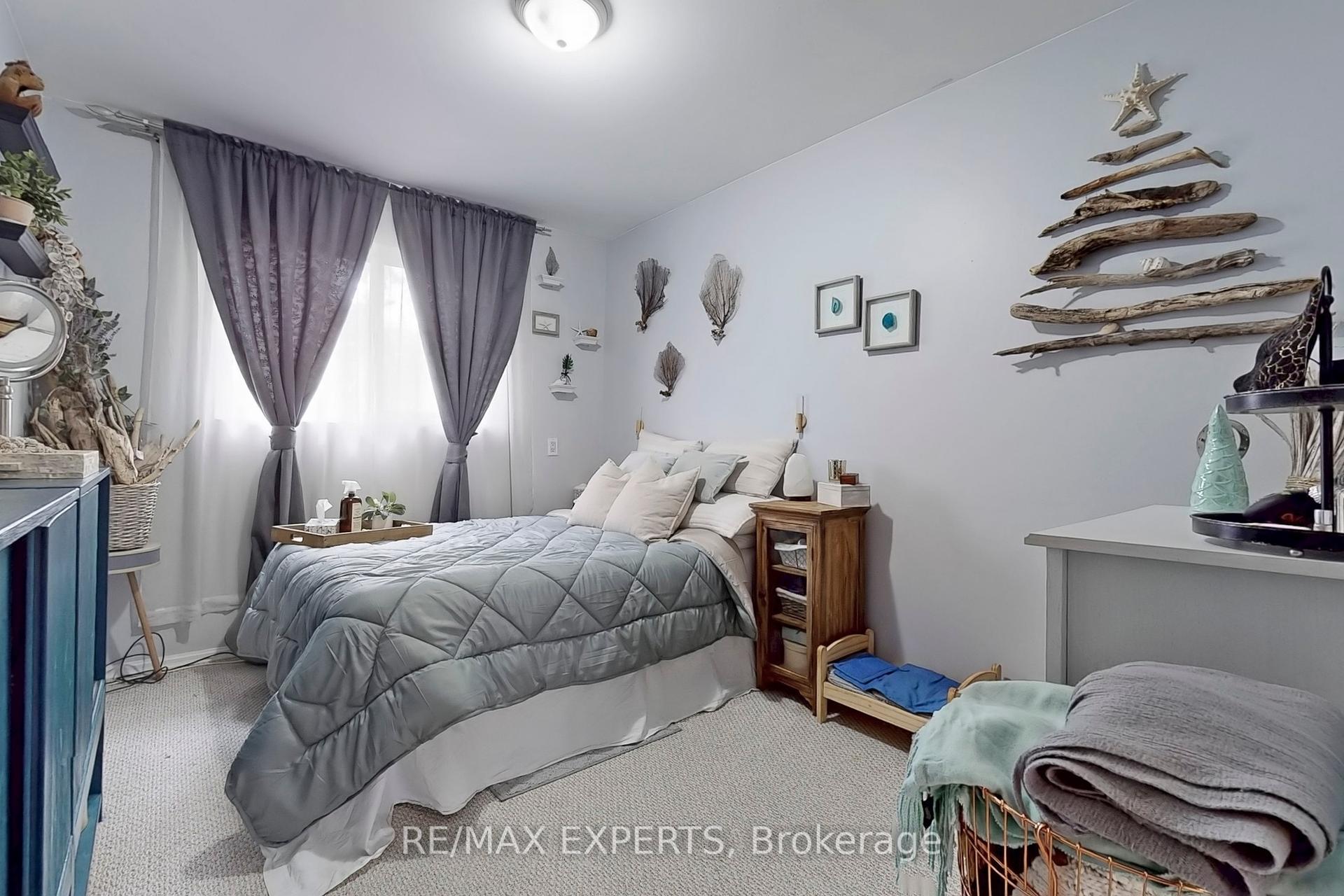 4 Bedrooms Condo at 270 Timberbank, Toronto For sale