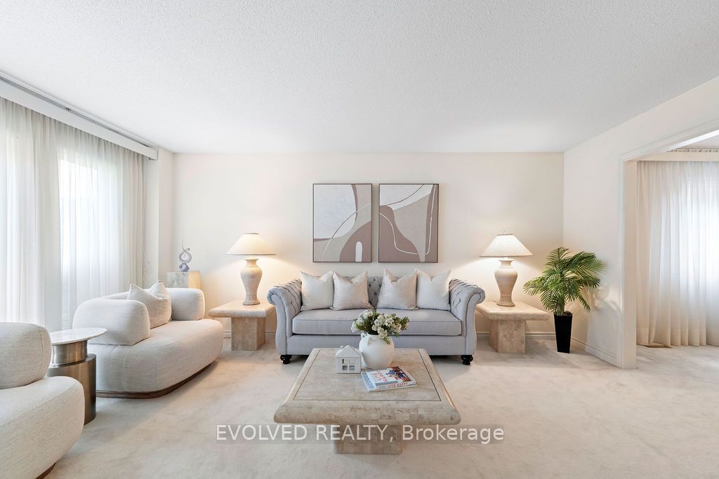 27 Hewlett Crescent