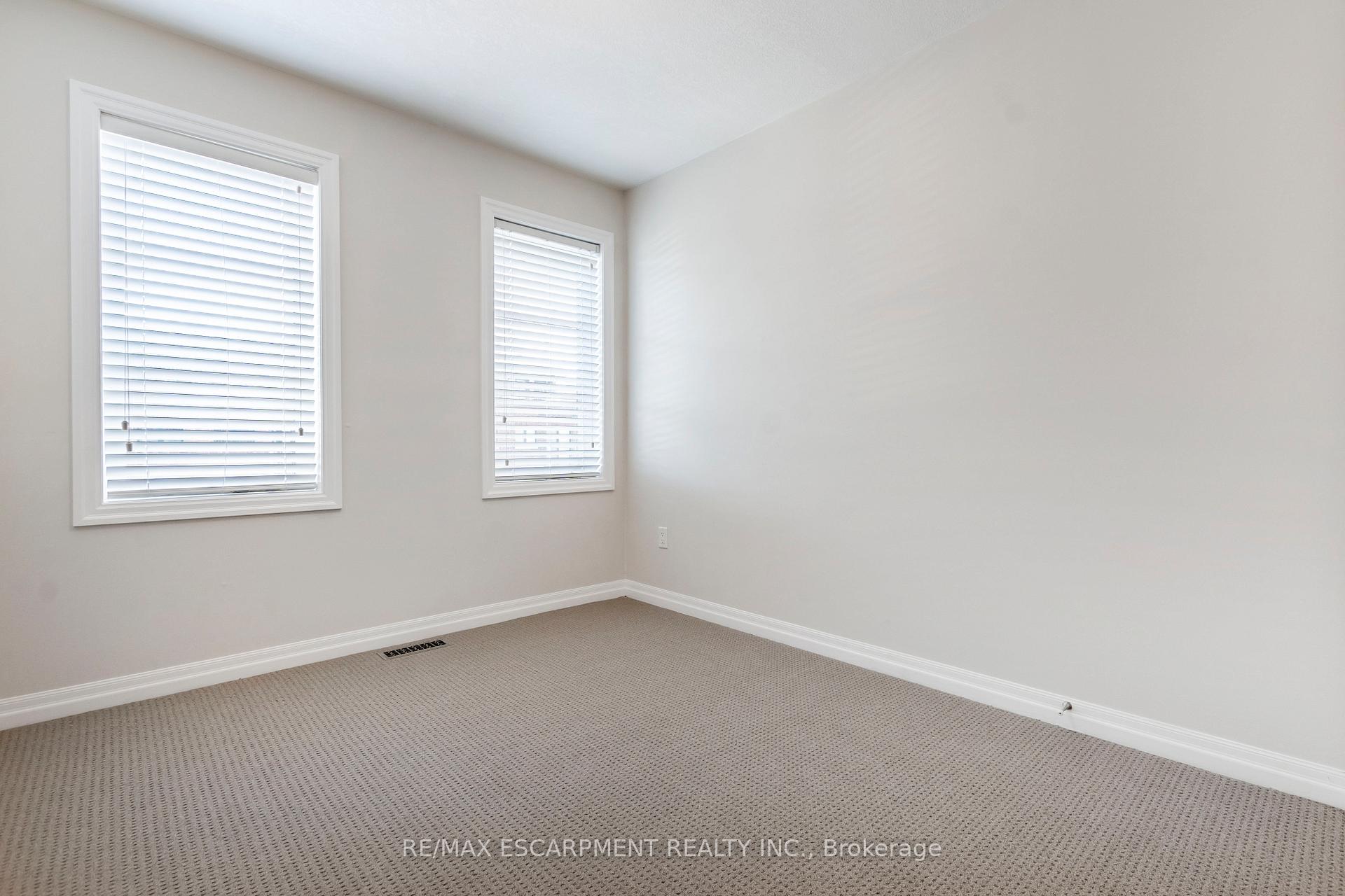 3 Bedrooms Condo at 290 Barton, Hamilton For sale