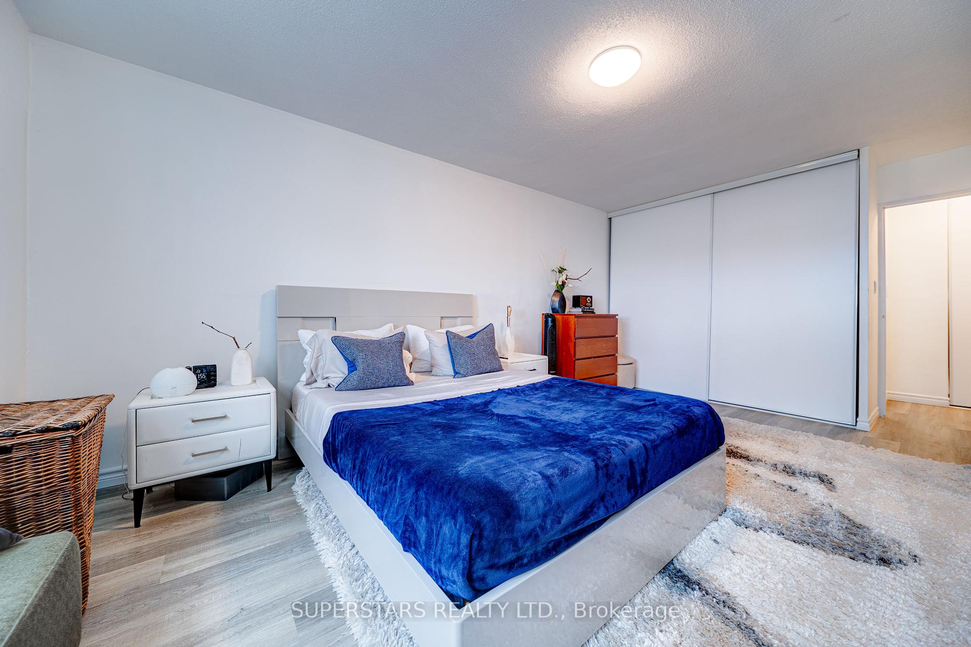 2 Bedrooms Condo at 3 Massey, Toronto For sale