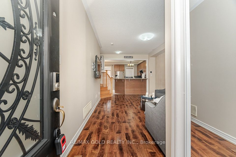 13 Fawson Cove Way, Brampton, ON L6R 0G7