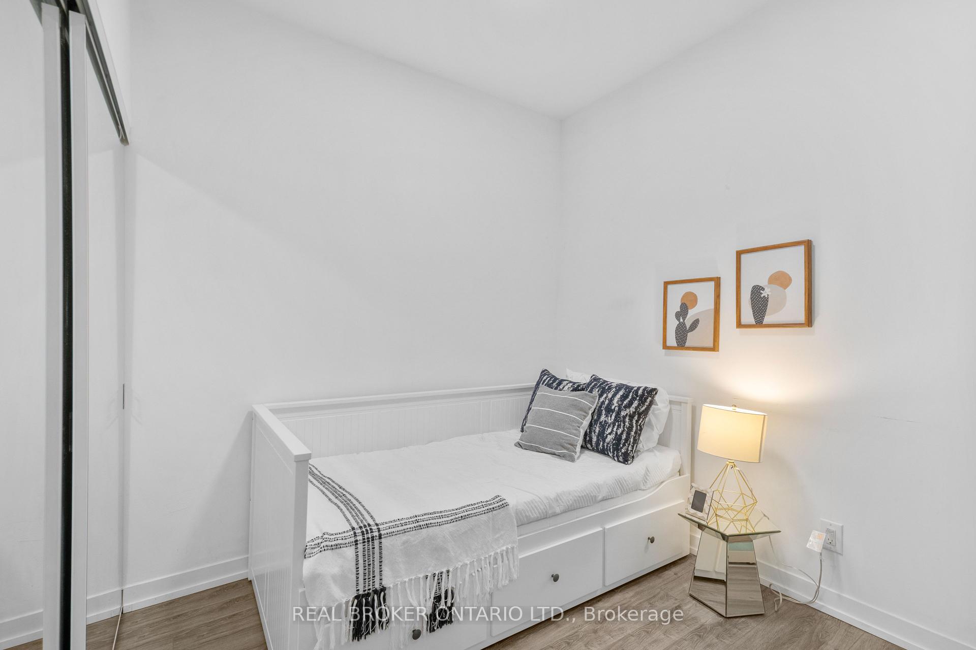 2 Bedrooms Condo at 840 Queen’s Plate, Toronto For sale