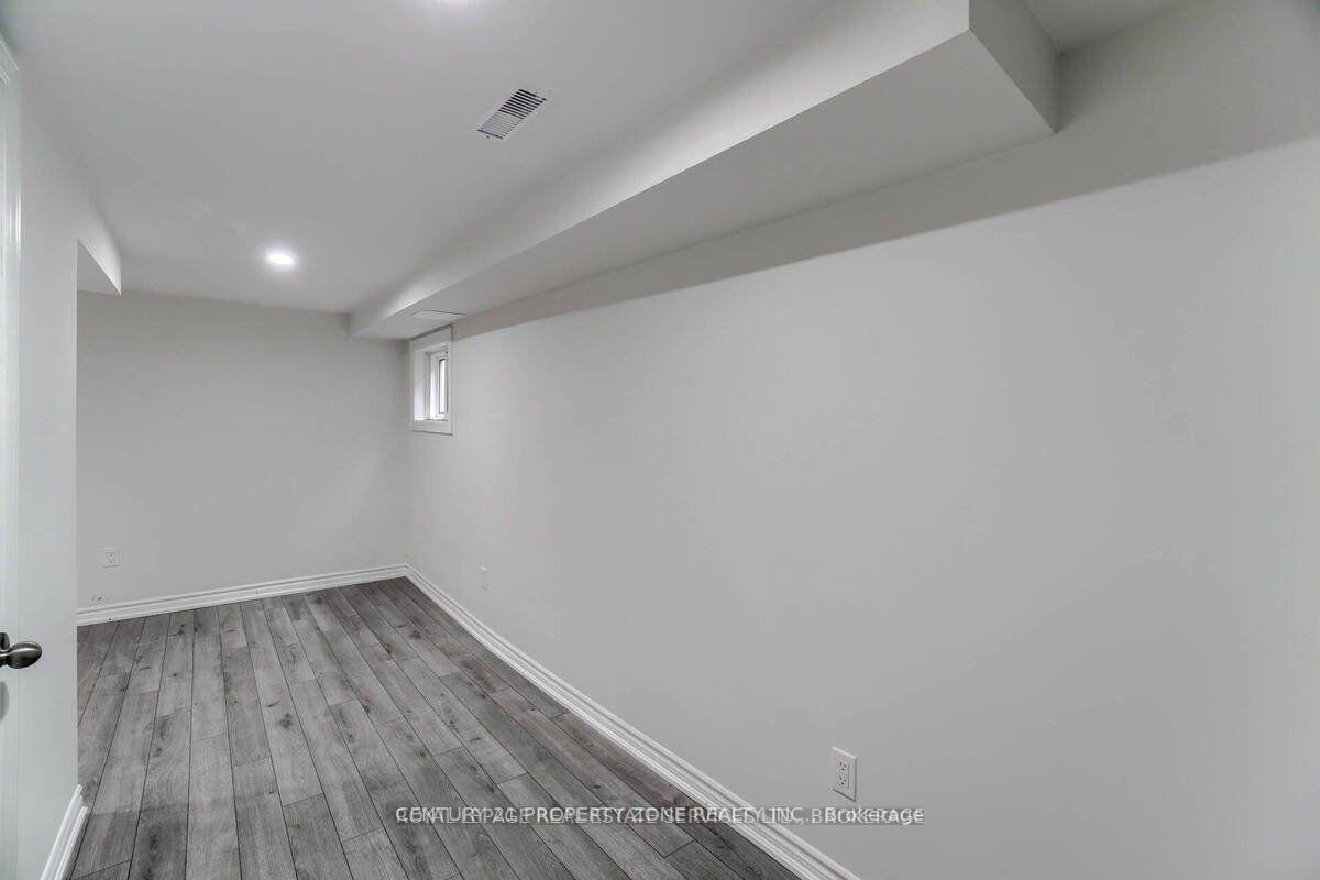4 Bedrooms Condo at 3175 Kirwin, Mississauga For sale