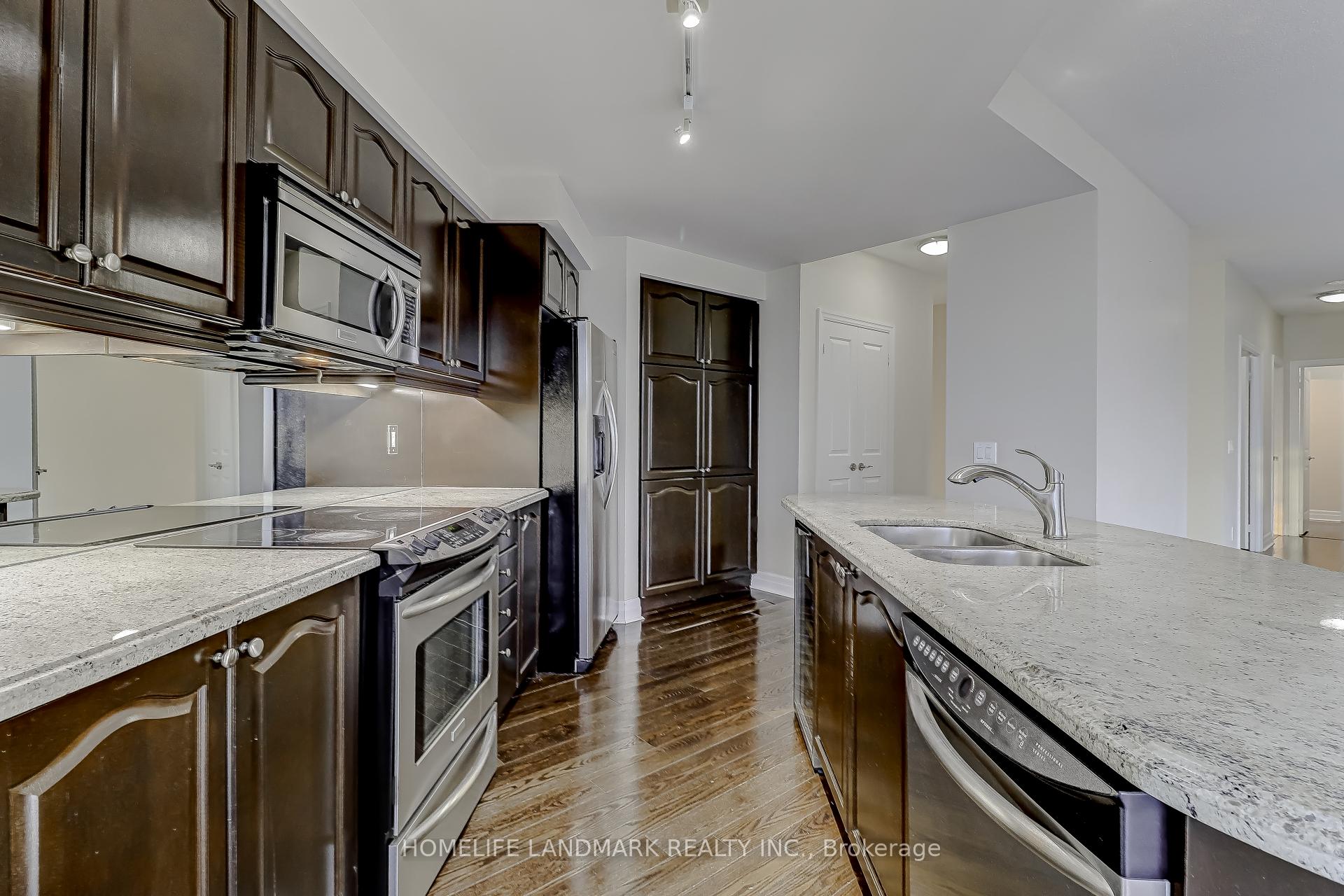 3 Bedrooms Condo at 58 Marine Parade, Toronto For sale