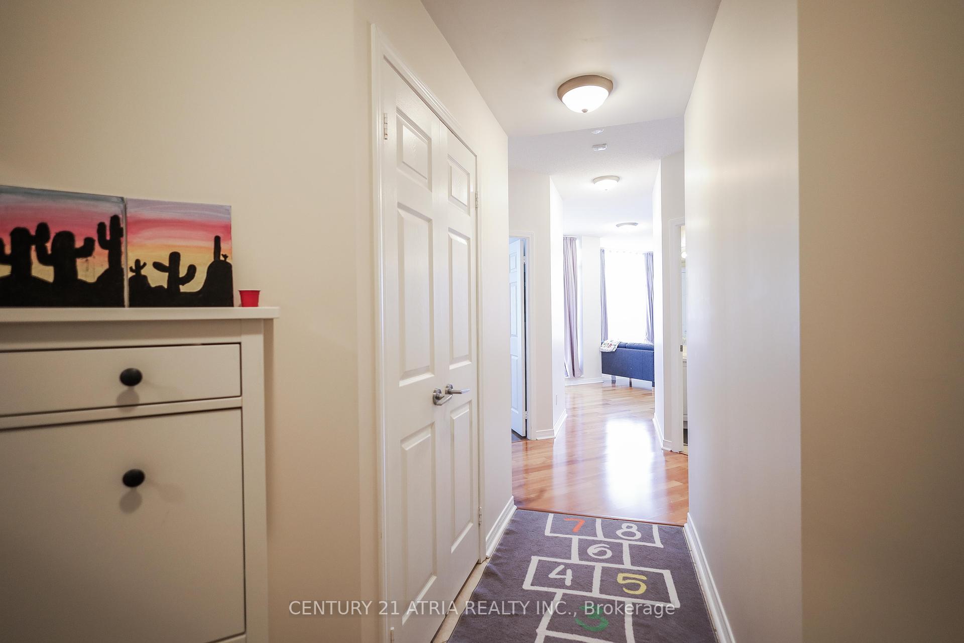 2 Bedrooms Condo at 455 Rosewell, Toronto For sale