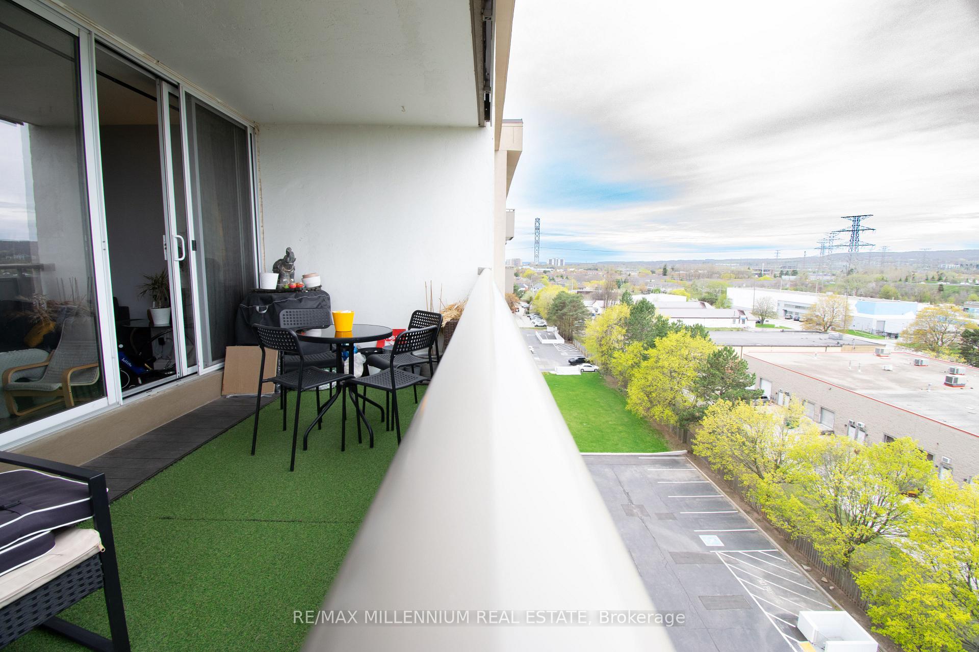 2 Bedrooms Condo at 1425 Ghent,  Burlington For sale
