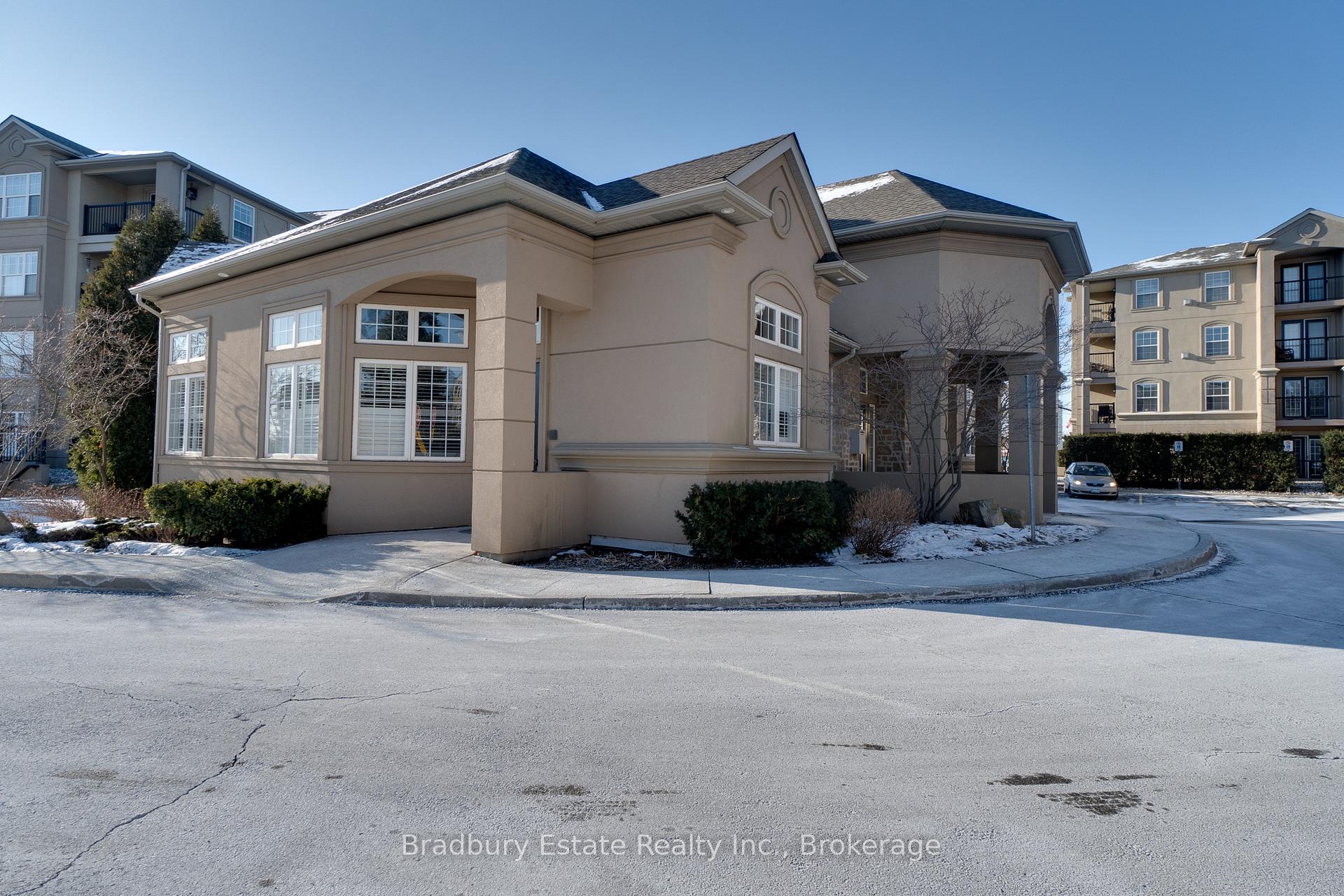 2 Bedrooms Condo at 2045 Appleby,  Burlington For sale