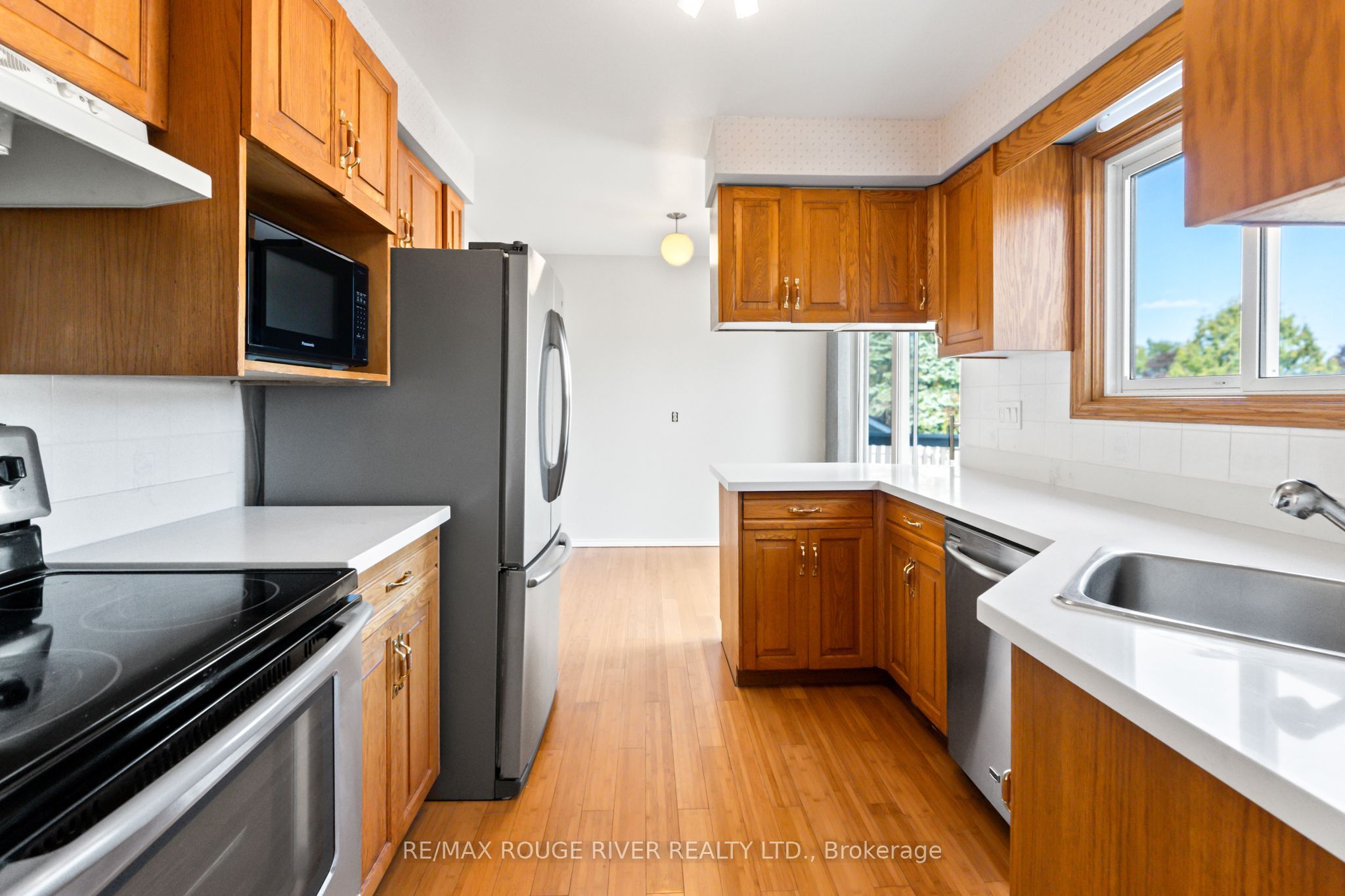 1 Applewood Crescent