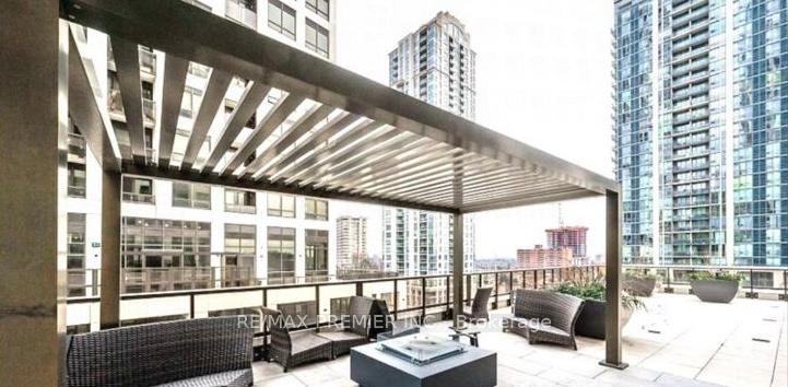 2 Bedrooms Condo at 36 Elm,  Mississauga For sale