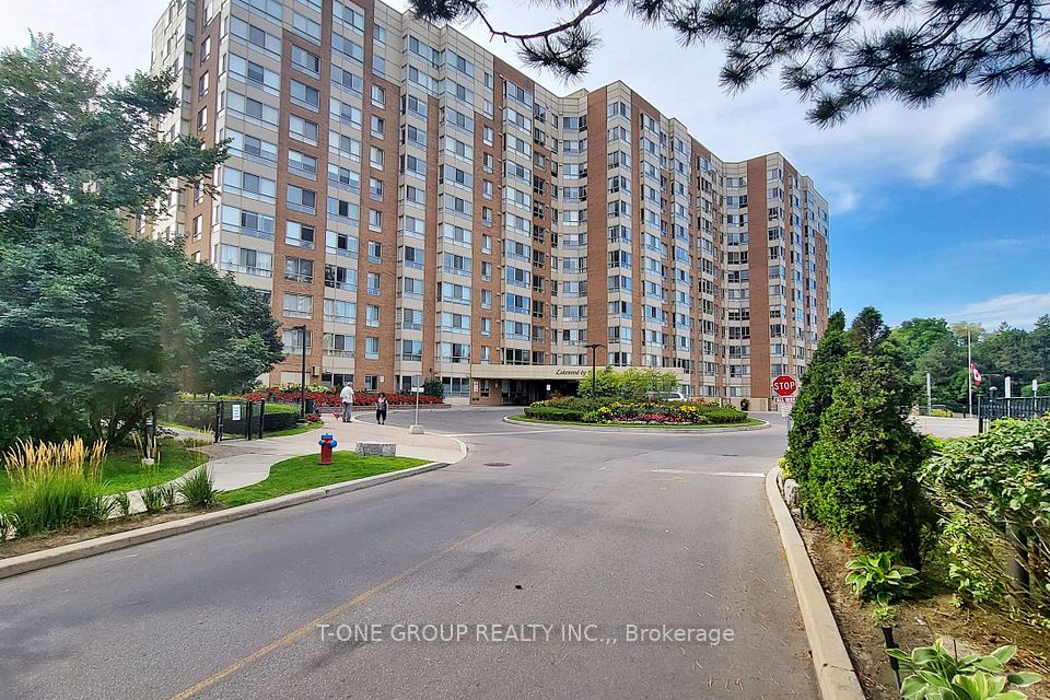 1485 Lakeshore