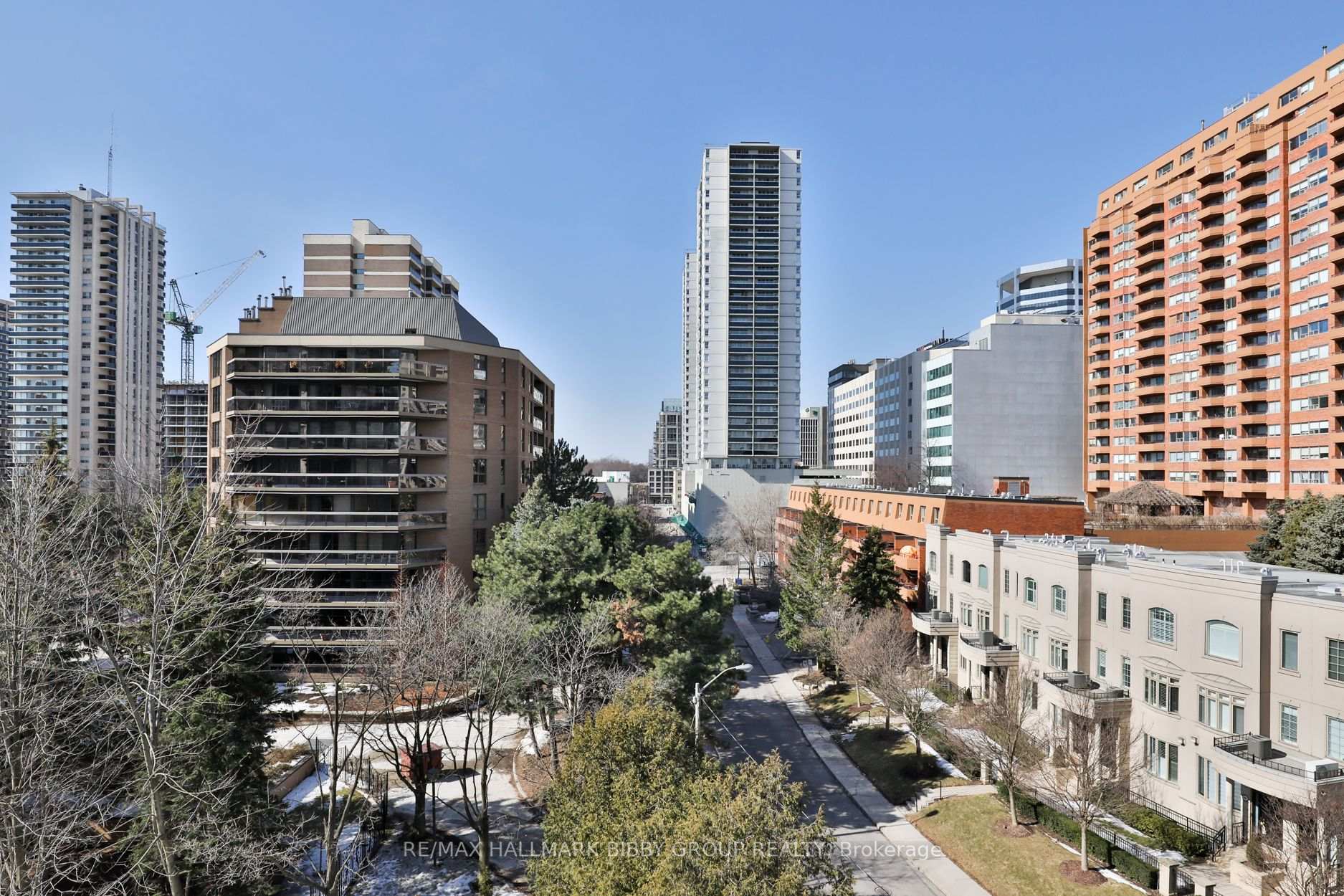 2 Bedrooms Co-op at 20 Avoca, Toronto For sale