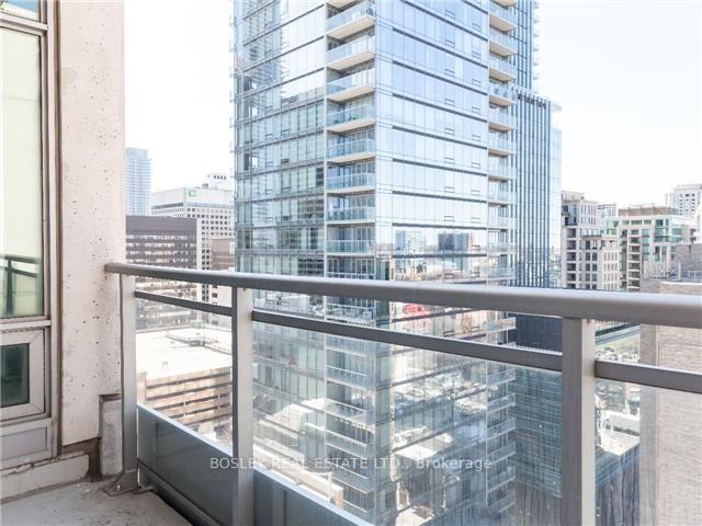 1 Bedroom Condo at 8 Scollard, Toronto For sale