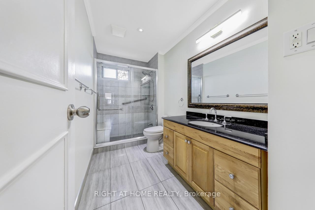 4 Bedrooms Condo at 1055 Shawnmarr, Mississauga For sale