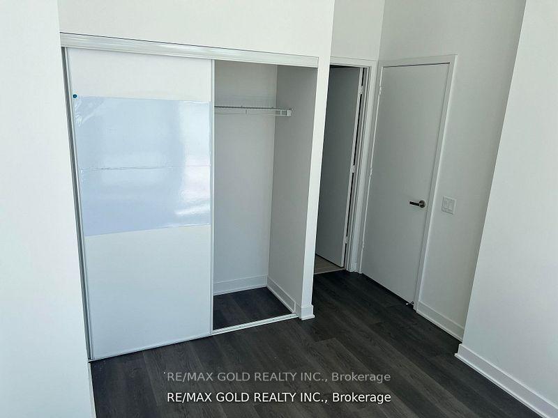 3 Bedrooms Condo at 3900 Confederation, Mississauga For sale