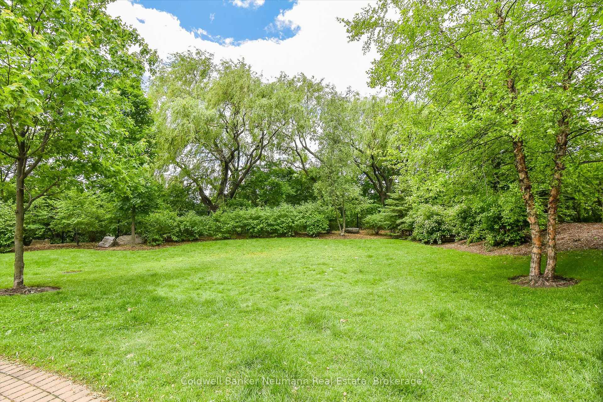 1 Bedroom Condo at 40 Old Mill, Oakville For sale
